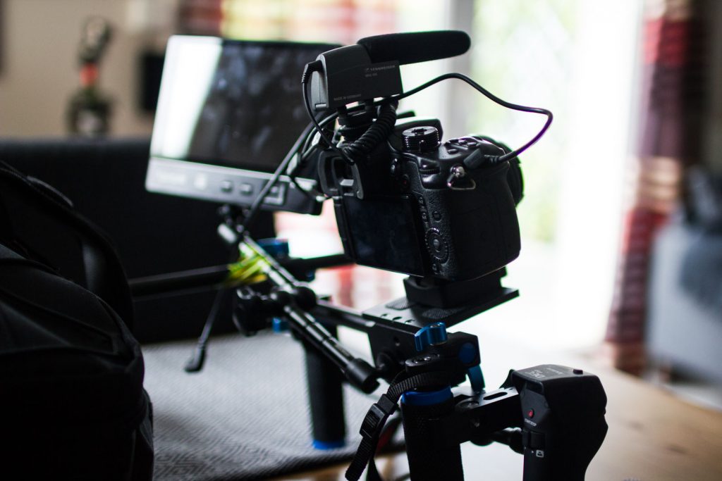 GH4 sur shoulder rig avec micro